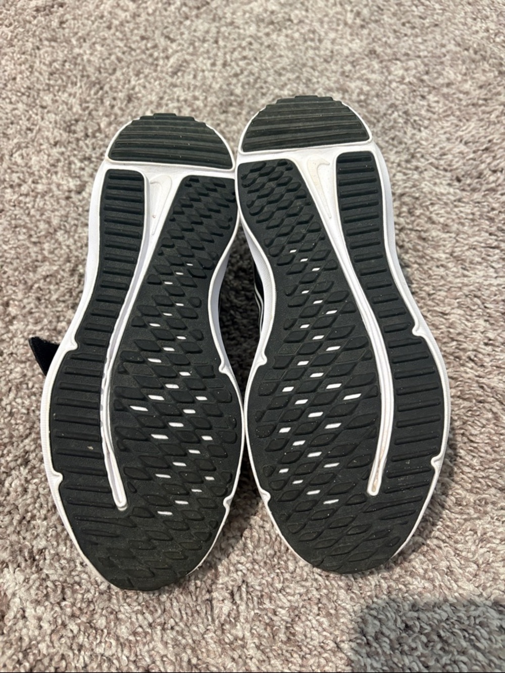 Nike Black and White Kids' Training Shoes - Picture 4 of 4